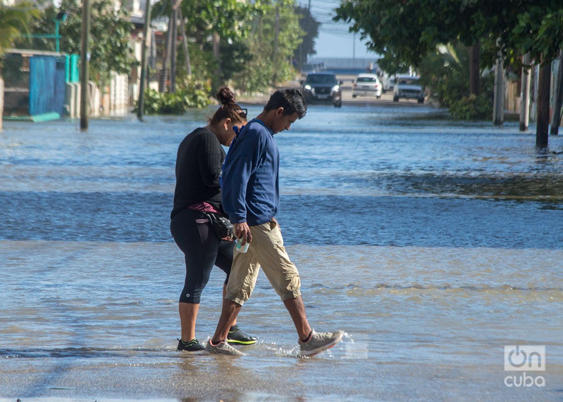 Penetración del mar en las zonas bajas del Vedado. Foto: Otmaro Rodríguez.