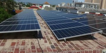 Paneles solares del Centro Tecnológico de Holguín. Foto: Facebook/Cubasolar.