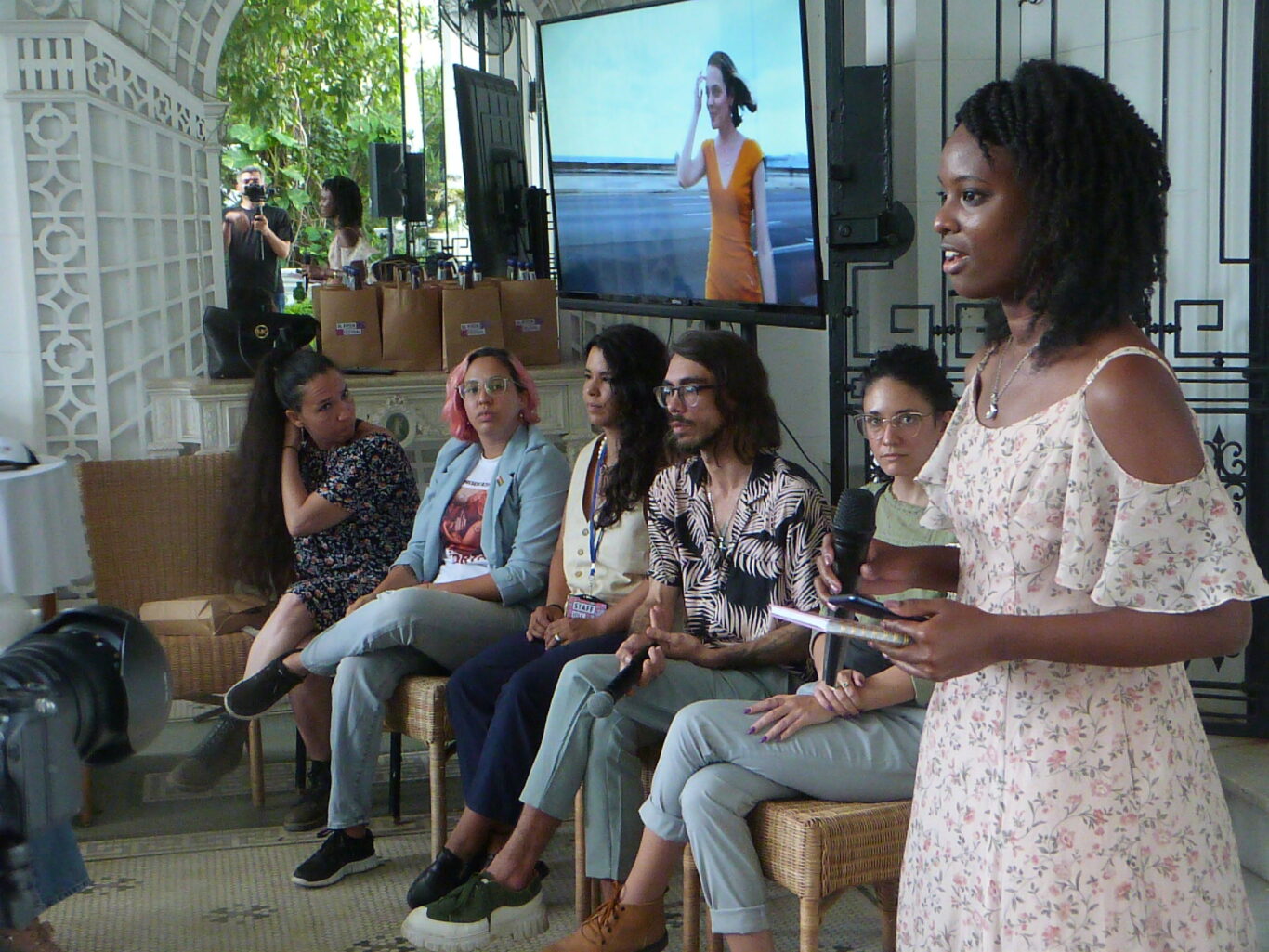 Panel sobre pódcast presentado por la profesora y experta en medios Lixandra Díaz Portuondo. Foto: Ángel Marqués Dolz.