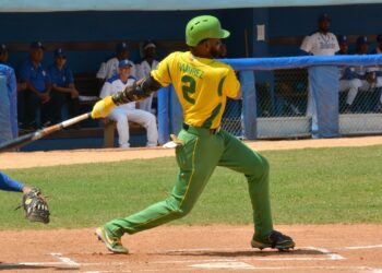 Tras 17 años fuera de Cuba, Alexei Ramírez ha vuelto a pisar los diamantes cubanos. Foto: Ricardo López Hevia.