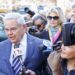 El senador Bob Menéndez y sus esposa arriban a la corte federal en Nueva York el 11 de marzo, de 2024. Foto: EFE.