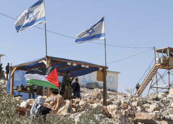 Confiscación de tierras palestinas a la fuerza por colonos judíos. Foto: Jaafar Ashtiyeh / France 24 / Archivo.