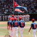 Equipos de Cuba y Los Orioles en  1999. Tope en el estadio Latinoamericano. Foto. New York Times