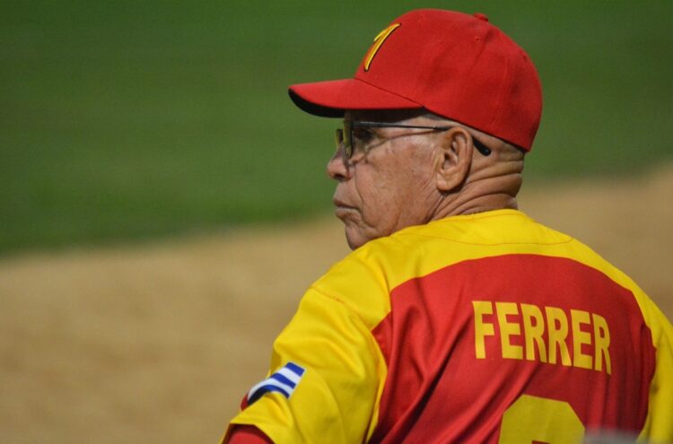 Armando Ferrer es uno de los mentores que ya sabe lo que es ganar en Series Nacionales. Foto: Ricardo López Hevia.