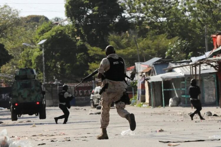 Policía haitiana en una redada contra pandilleros Foto. Ralph Tedy Erol. Reuters