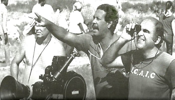 Sergio Giral (centro) durante una filmación.