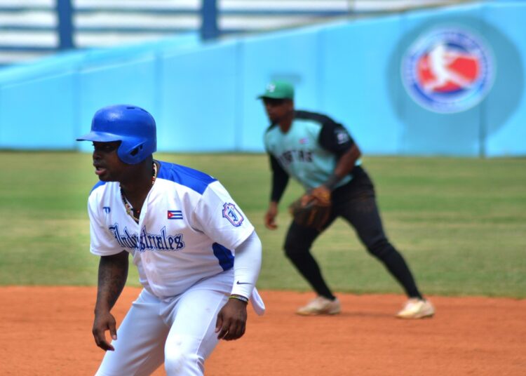 La 63 Serie Nacional de Béisbol comenzó hace poco más de una semana y ya ha dejado varios sucesos relevantes. Foto: Ricardo López Hevia.