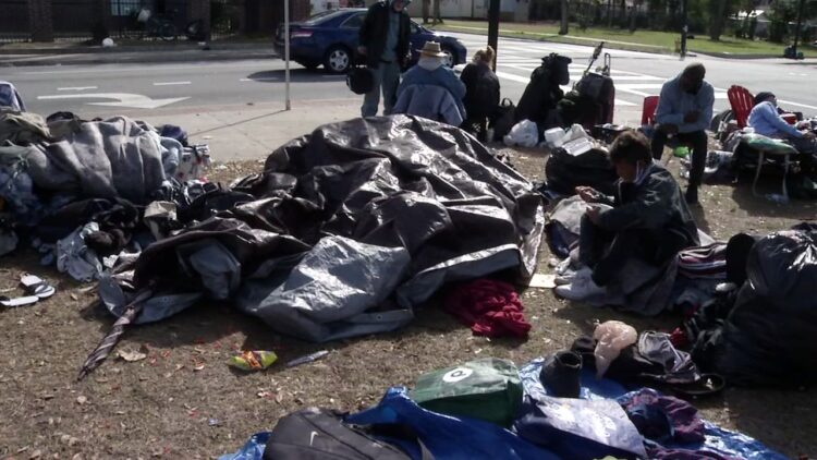 Personas sin casa en Florida. Foto: News 4.