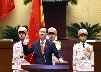 Vo Van Thuong al prestar juramento de lealtad a la Constitución en la Casa del Parlamento en Hanoi, el 2 de marzo de 2023. Foto: Xinhua/VNA