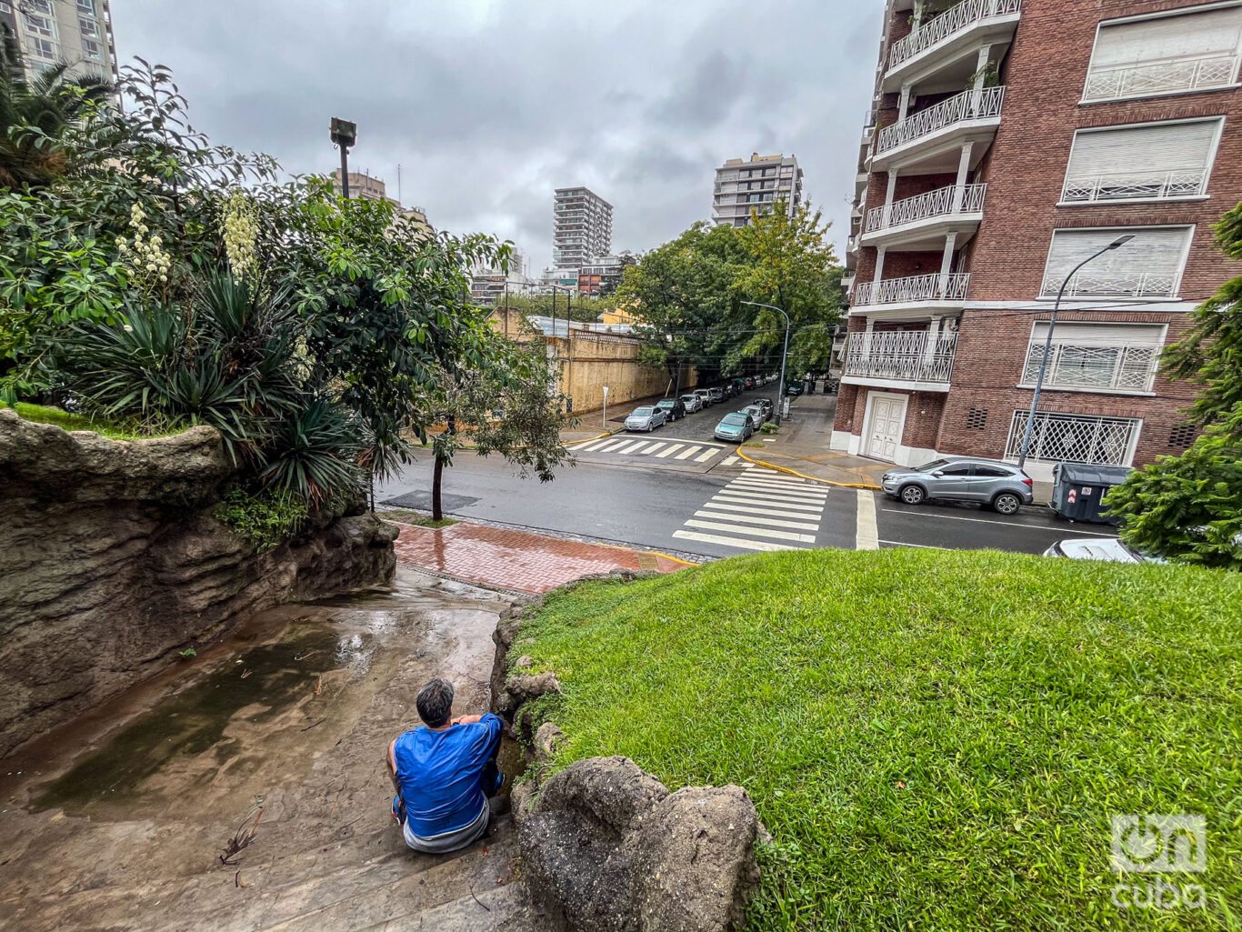 La parada del ómnibus que debían tomar estaba cerca del parque llamado Barrancas de Belgrano. Foto: Kaloian.