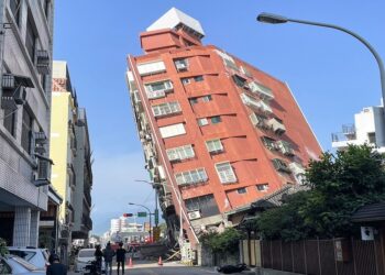 Edificio colapsado en la ciudad de Hualien como consecuencia del terremoto del 3 de abril de 2024. Foto: Taiwan's Central News Agency (CNA).