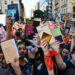 Una de las consignas de la Marcha Federal de las Universidades fue que cada persona llevara un libro que la representara. Foto: Kaloian.