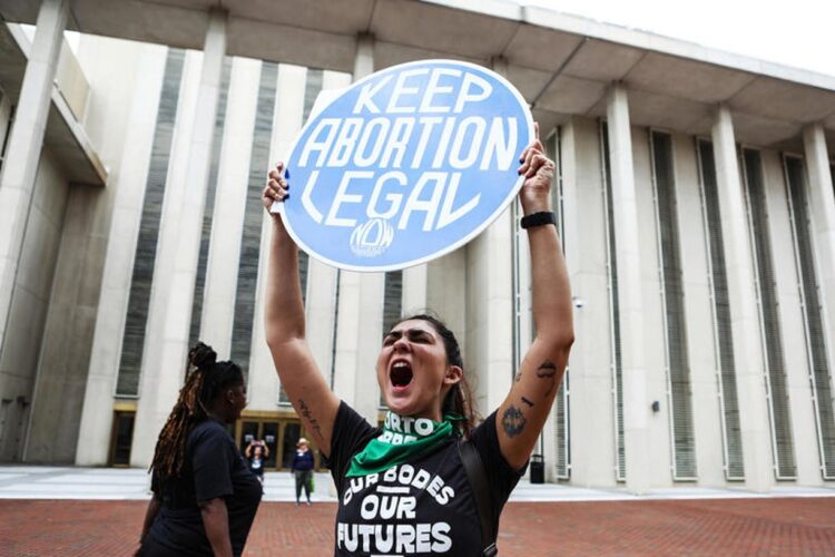 Protesta cerca del Capitolio estadual de Florida a favor del aborto legal. Foto: Octavio Jones.