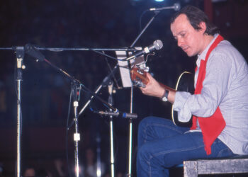 Silvio Rodríguez en Argentina, 1984. Foto: Archivo personal de Víctor Pintos.