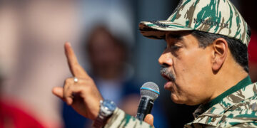 El presidente de Venezuela, Nicolás Maduro, habla durante un acto en Caracas. Foto: Rayner Peña R. / EFE.