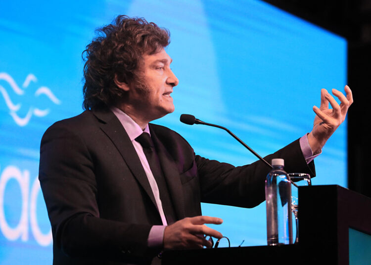 Javier Milei, durante la 'Cena de la Libertad', organizada por la libertaria Fundación Libertad, en Rosario, 24 de abril de 2024. Foto: EFE/ Presidencia De Argentina.