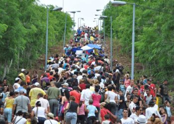 Típica peregrinación a la cima de la Loma de la Cruz, como parte de las Romerías, en 2013. Foto: Yuris Nórido, vía: Trabajadores,