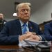 Donald Trump durante su juicio en el Manhattan criminal court, Nueva York, 26 de abril de 2024. Foto: EFE/EPA/Jeenah Moon.