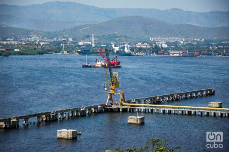 Vista de bahía de Santiago de Cuba. Foto: Kaloian / Archivo.