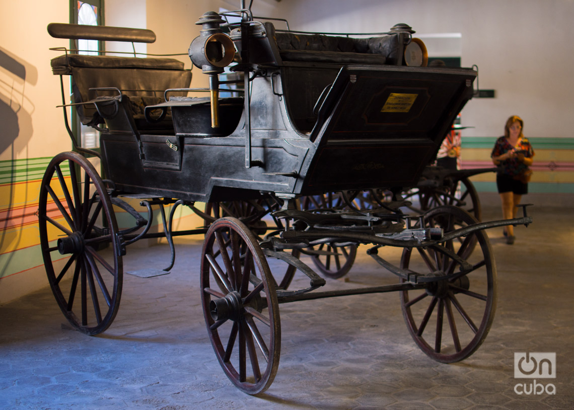 Coche antiguo en el Museo de la Ciudad, Palacio de los Capitanes Generales de La Habana. Foto: Otmaro Rodríguez.