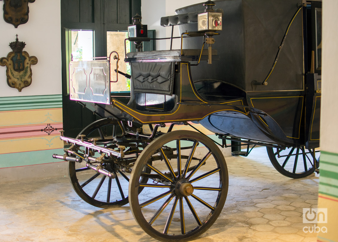 Coche antiguo en el Museo de la Ciudad, Palacio de los Capitanes Generales de La Habana. Foto: Otmaro Rodríguez.