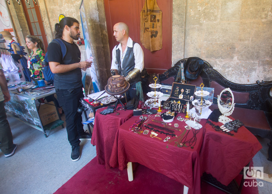 Feria de Expoemprendimiento por el aniversario 12 del proyecto CubaEmprende, en el Centro Félix Varela, en La Habana. Foto: Otmaro Rodríguez.