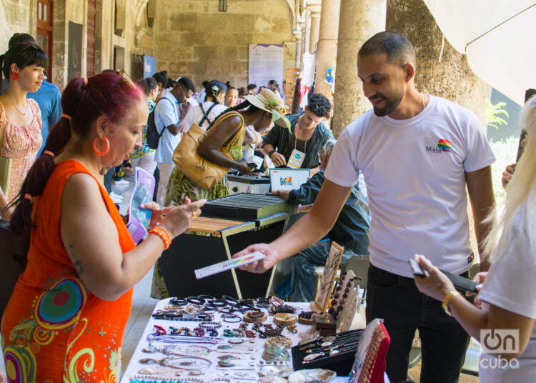 Feria de Expoemprendimiento por el aniversario 12 del proyecto CubaEmprende, en el Centro Félix Varela, en La Habana. Foto: Otmaro Rodríguez.