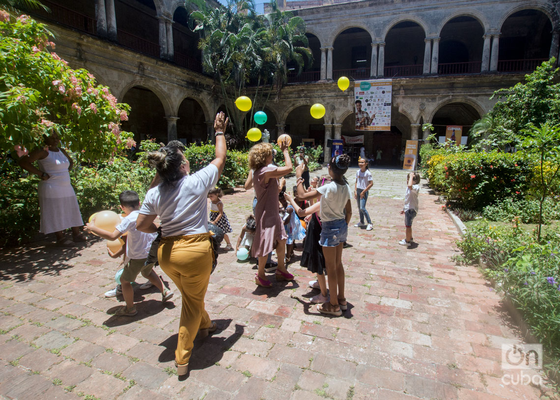 Feria de Expoemprendimiento por el aniversario 12 del proyecto CubaEmprende, en el Centro Félix Varela, en La Habana. Foto: Otmaro Rodríguez.