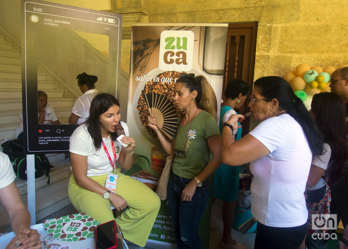 Feria de Expoemprendimiento por el aniversario 12 del proyecto CubaEmprende, en el Centro Félix Varela, en La Habana. Foto: Otmaro Rodríguez.