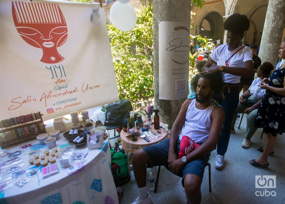 Feria de Expoemprendimiento por el aniversario 12 del proyecto CubaEmprende, en el Centro Félix Varela, en La Habana. Foto: Otmaro Rodríguez.