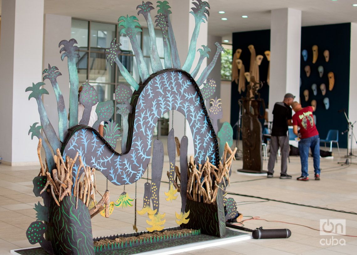 Exposición "Pan con guayaba, una vida feliz", del reconocido artista de la plástica Manuel Mendive, en el Museo Nacional de de Bellas Artes, en La Habana. Foto: Otmaro Rodríguez.