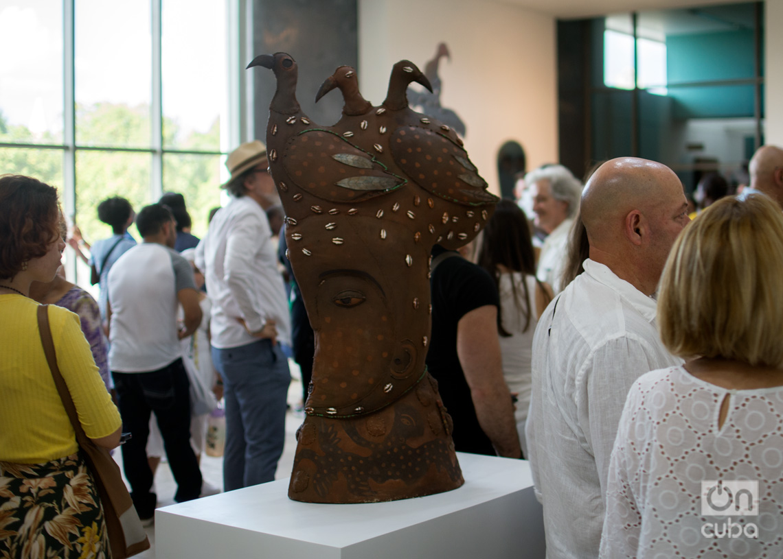 Inauguración de la muestra "Pan con guayaba, una vida feliz", del reconocido artista de la plástica Manuel Mendive, en el Museo Nacional de de Bellas Artes, en La Habana. Foto: Otmaro Rodríguez.