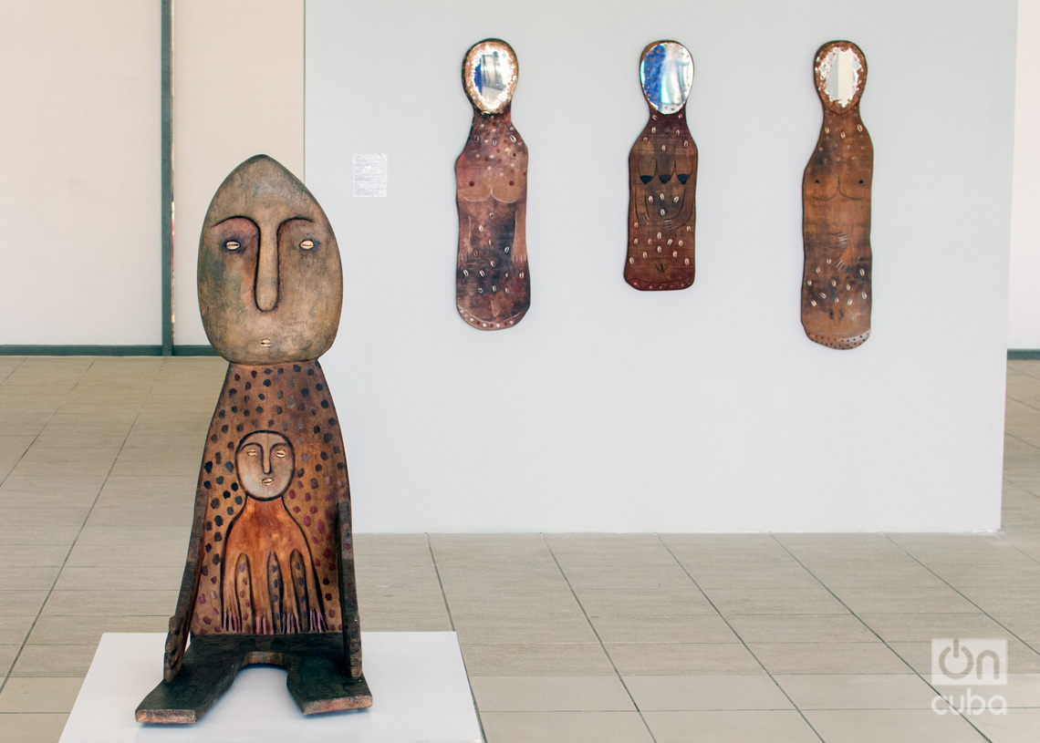 Exposición "Pan con guayaba, una vida feliz", del reconocido artista de la plástica Manuel Mendive, en el Museo Nacional de de Bellas Artes, en La Habana. Foto: Otmaro Rodríguez.