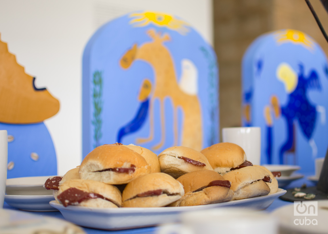 Exposición "Pan con guayaba, una vida feliz", del reconocido artista de la plástica Manuel Mendive, en el Museo Nacional de de Bellas Artes, en La Habana. Foto: Otmaro Rodríguez.