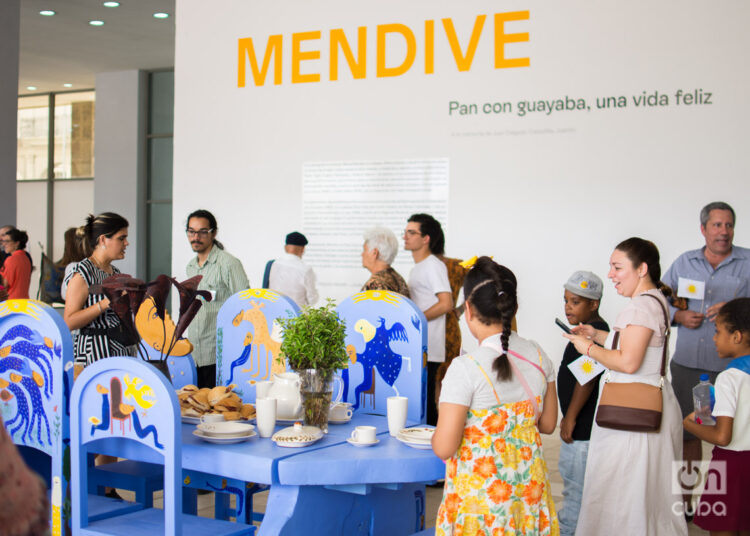 Inauguración de la muestra "Pan con guayaba, una vida feliz", del reconocido artista de la plástica Manuel Mendive, en el Museo Nacional de de Bellas Artes, en La Habana. Foto: Otmaro Rodríguez.