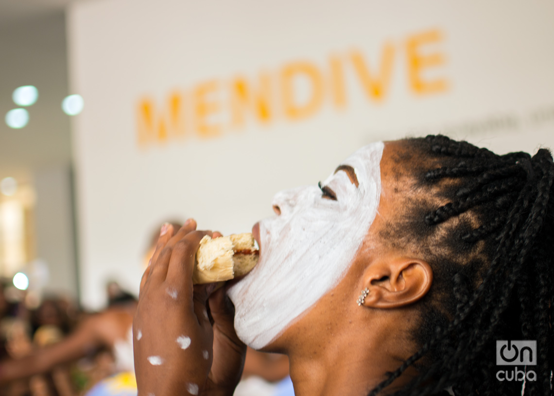 Inauguración de la muestra "Pan con guayaba, una vida feliz", del reconocido artista de la plástica Manuel Mendive, en el Museo Nacional de de Bellas Artes, en La Habana. Foto: Otmaro Rodríguez.