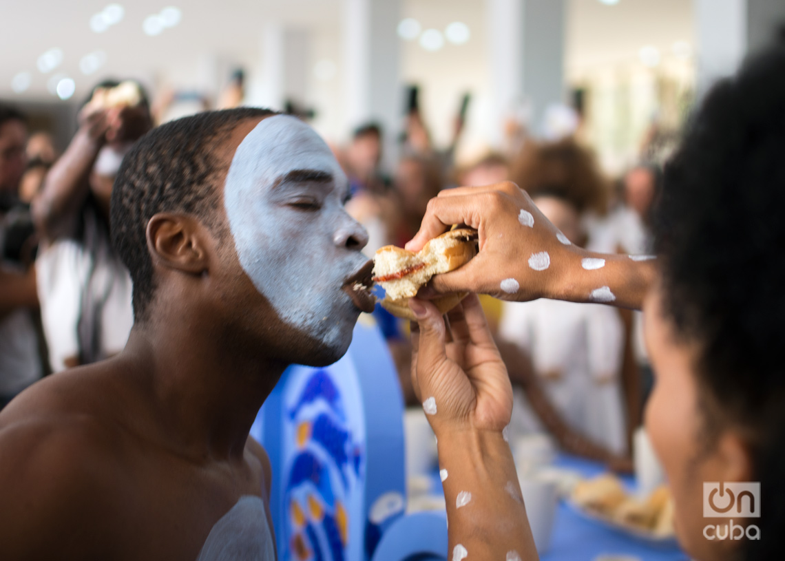 Inauguración de la muestra "Pan con guayaba, una vida feliz", del reconocido artista de la plástica Manuel Mendive, en el Museo Nacional de de Bellas Artes, en La Habana. Foto: Otmaro Rodríguez.