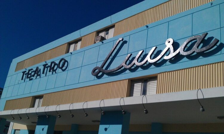 Fachada del cine teatro Luisa, de Cienfuegos, construido en 1911. Foto:  Tumblr