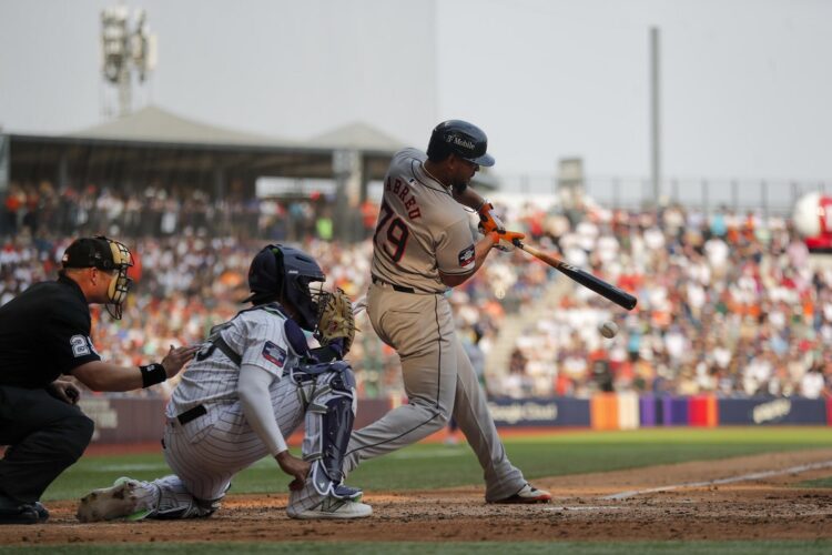 José Dariel Abreu tendrá su primera experiencia en Ligas Menores tras una década en MLB. Foto: Isaac Esquivel/EFE.