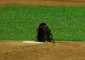 La credibilidad de la Comisión Nacional de Béisbol ha quedado en entredicho luego de los recientes sucesos con un árbitro que fue presentado con un nombre falso. Foto: Ricardo López Hevia.