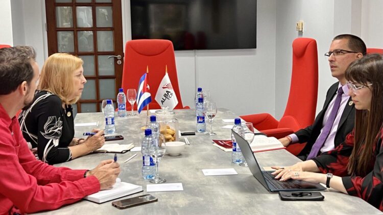 Vicecanciller Josefina Vidal en la reunión de la AEC en Suriman. Foto: tomada de la cuenta en X de la funcionaria cubana.