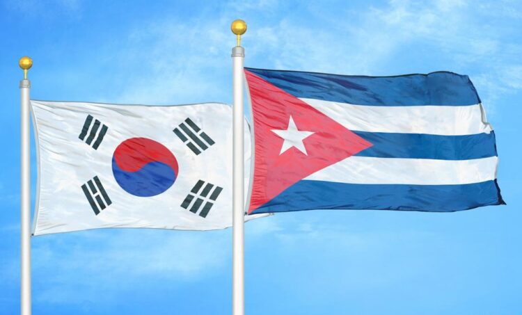 Banderas de Corea del Sur y Cuba. Foto: El Siglo de Durango / Archivo.