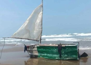 En el trayecto de su travesía a EEUU, se les rompió el timón, perdiéndose en el mar abierto. Foto: elmanana.com.