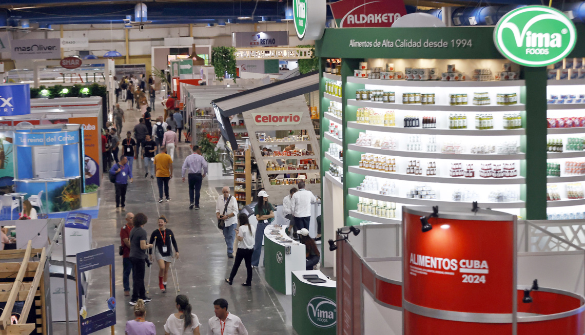 Pabellón de exposiciones de la Feria Internacional de Alimentos 2024 en La Habana. Foto: Ernesto Mastrascusa / EFE.