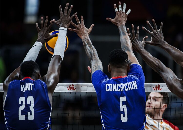 El bloqueo cubano fue el punto más alto de la selección de voleibol que disputó la primera semana de la Liga de Naciones. Foto: Volleyball World.