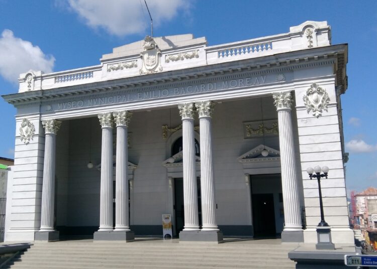 El Museo Emilio Bacardí, de fotogénica fachada, prestigia las instituciones de su tipo no solo en Santiago de Cuba sino en el país. Foto: cvi.icrt.cu.