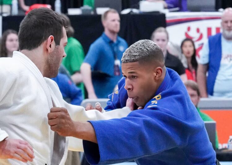 Johan Silot (derecha) es un judoca cubano que compite por Estados Unidos. Foto: Roy Nanjo