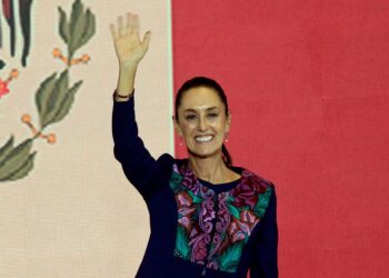 Claudia Sheinbaum, habla durante una conferencia de prensa este lunes en la Ciudad de México. Foto: EFE/José Méndez