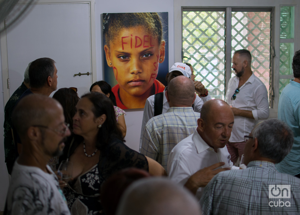 Inauguración de Estudio Z, proyecto de los fotógrafos Yander Zamora y Roberto Ruiz en La Habana. Foto: Otmaro Rodríguez.