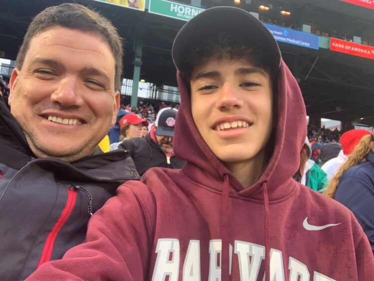 José Julián y Julio Antonio. Fenway Park, Boston, junio de 2023. Foto: Cortesía del autor.